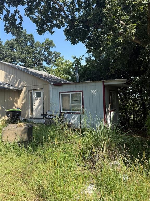 8202 E Shady Tree Ln, Freeman, MO 64746