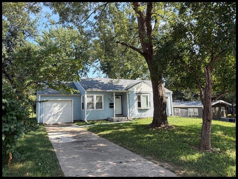411 9th St, Warrensburg, MO 64093