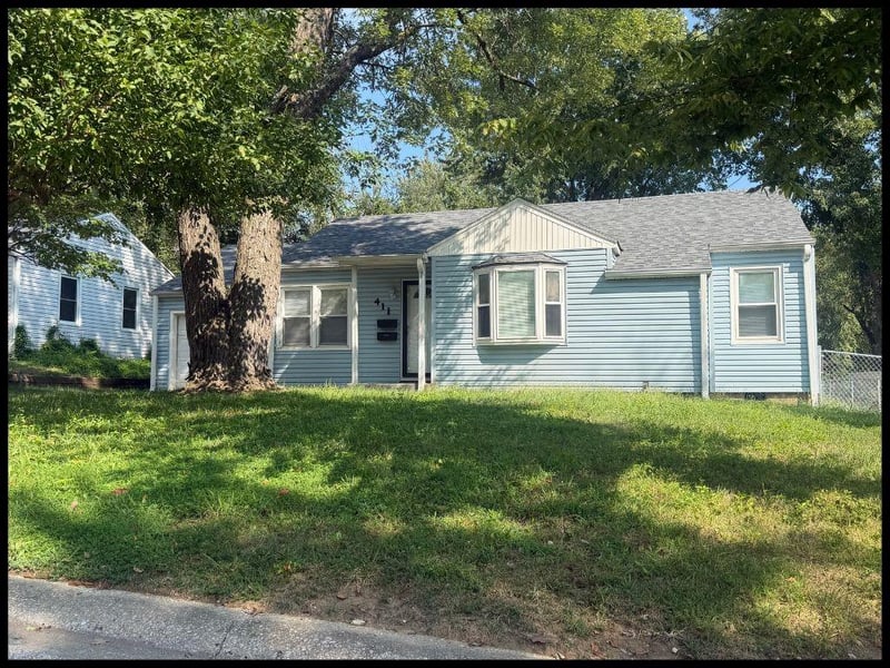 411 9th St, Warrensburg, MO 64093