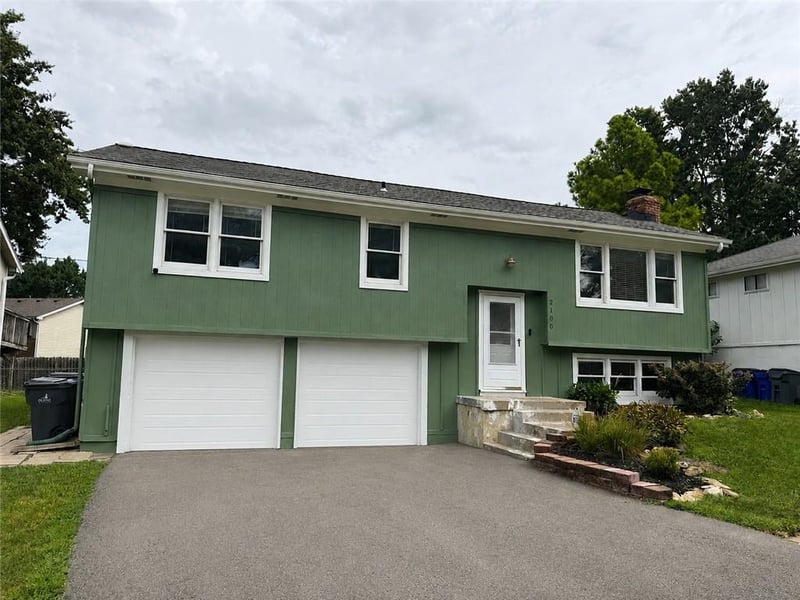 2100 E Taylor Dr, Olathe, KS 66062