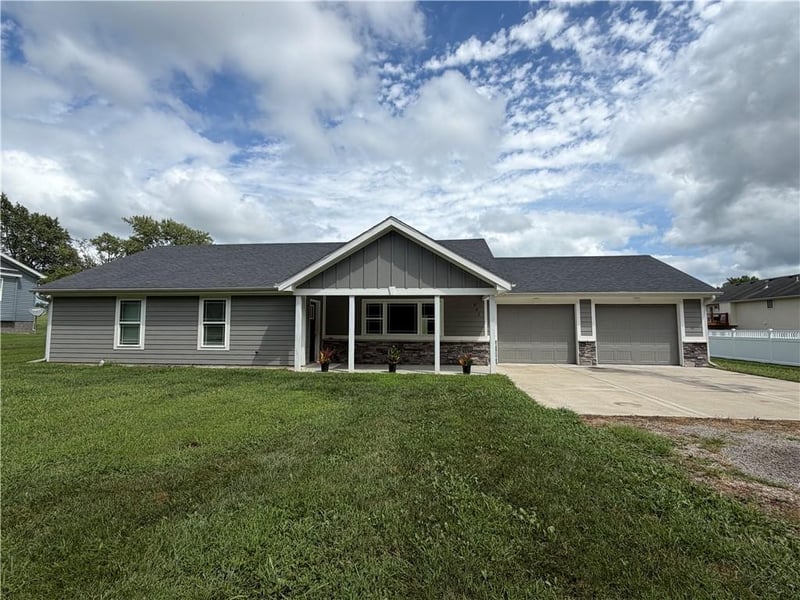 203 Valley St, Lathrop, MO 64465