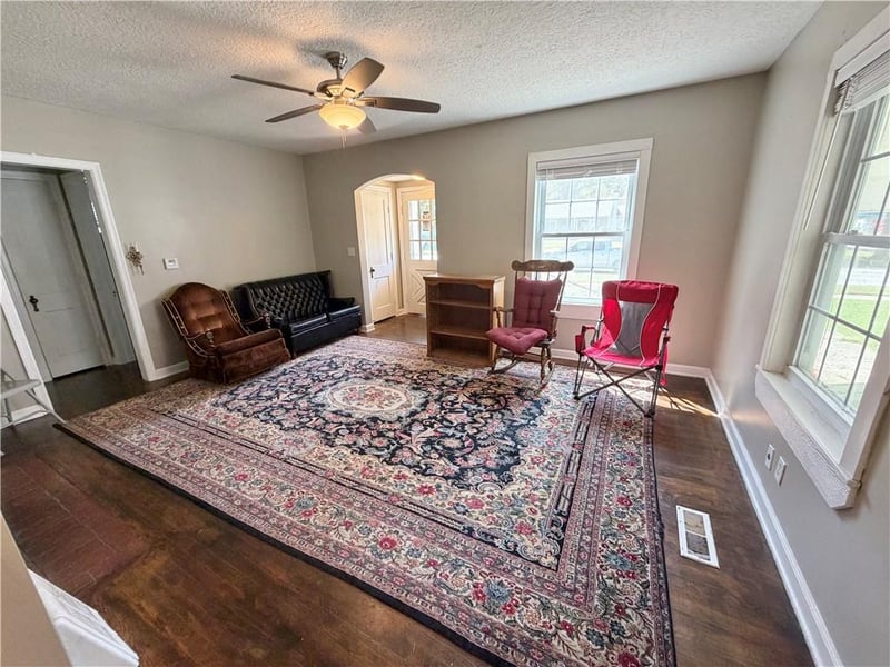 513 N Delaware St, Butler, MO 64730