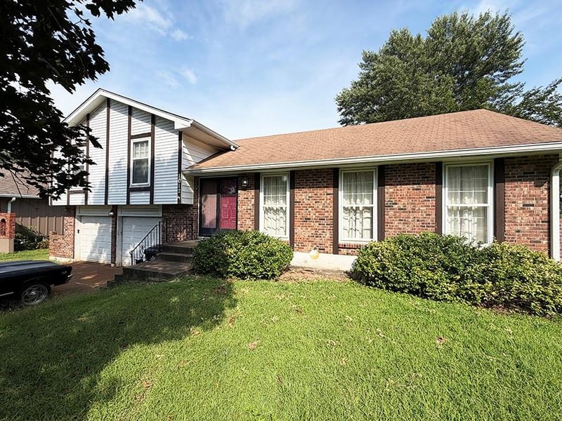 1012 16th St, Blue Springs, MO 64015