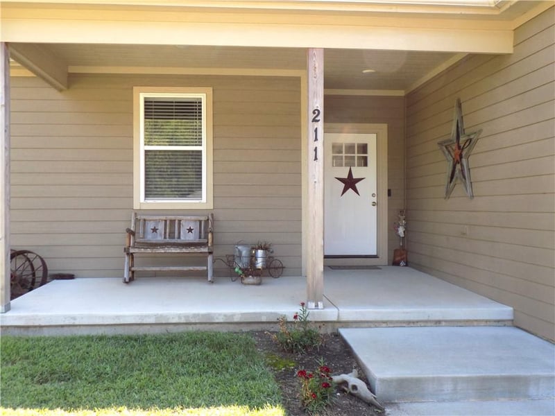 211 Hillside Dr, Baldwin City, KS 66006