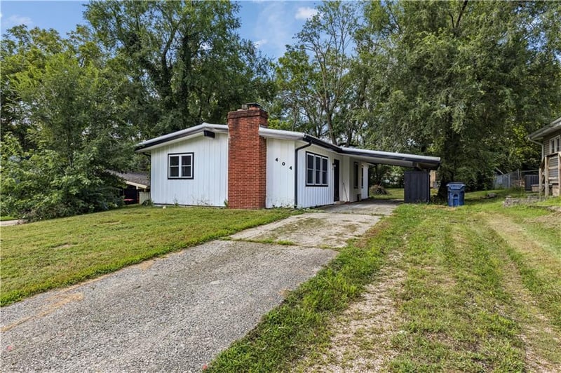 404 8th St, Warrensburg, MO 64093