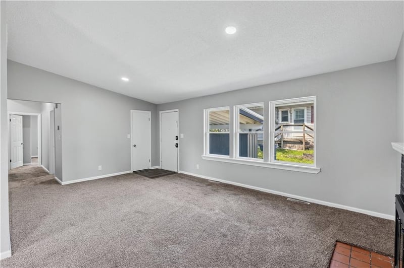 404 8th St, Warrensburg, MO 64093