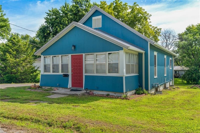 214 N Center St, Cameron, MO 64429