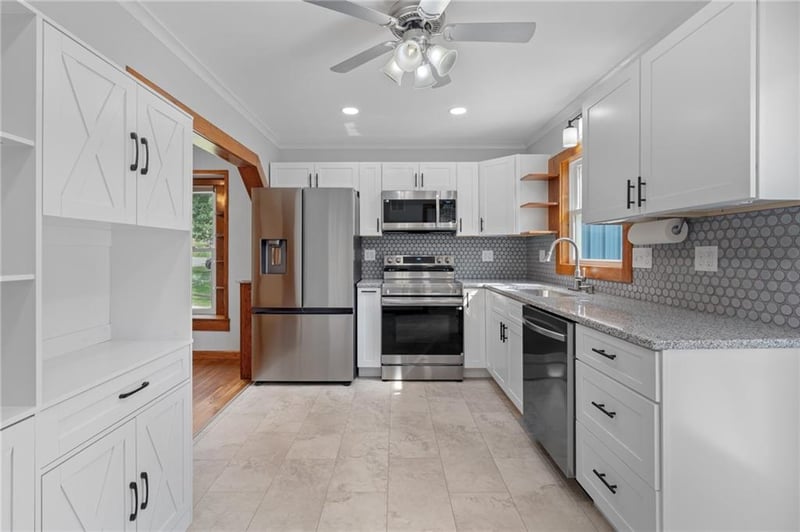 214 N Center St, Cameron, MO 64429