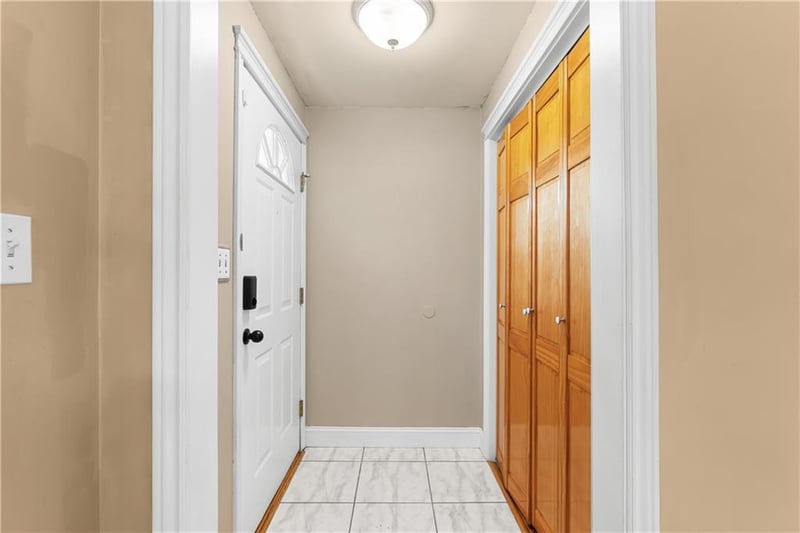 102 Highland Dr, Smithville, MO 64089