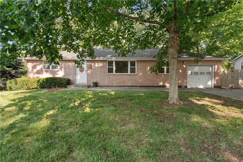 102 Highland Dr, Smithville, MO 64089