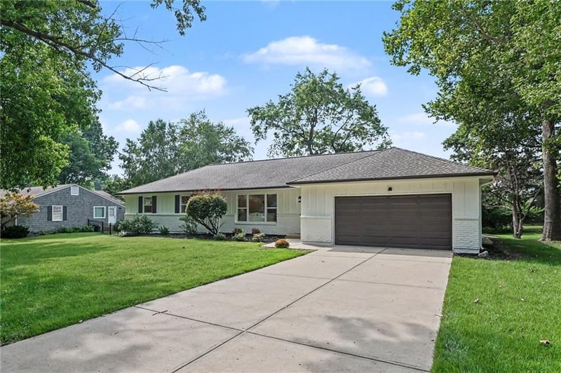 3515 W 93rd St, Leawood, KS 66206