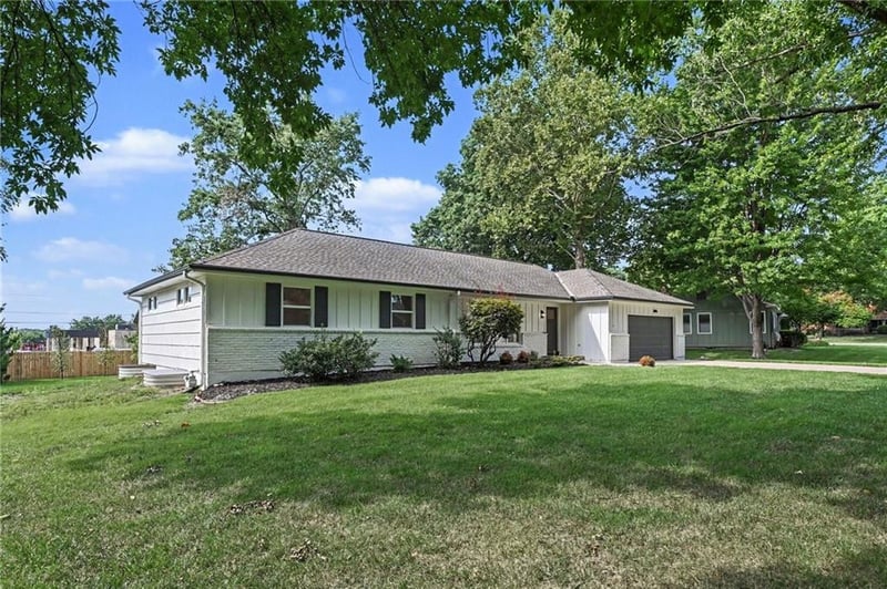 3515 W 93rd St, Leawood, KS 66206