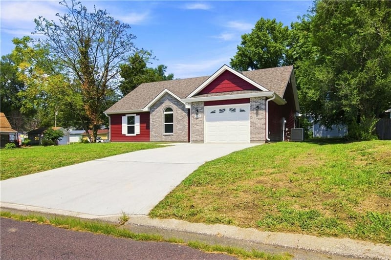 1207 E 11th St, Sedalia, MO 65301