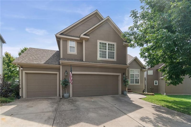 405 SW Gentry Ln, Lee's Summit, MO 64081