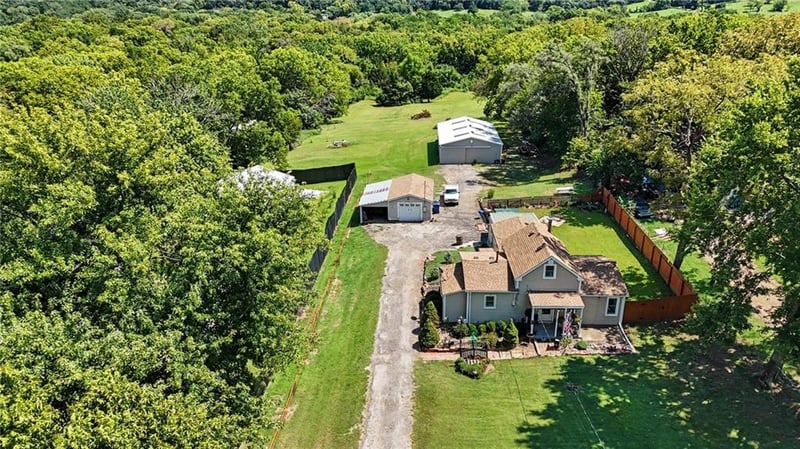 528 Whitfield St, Lecompton, KS 66050