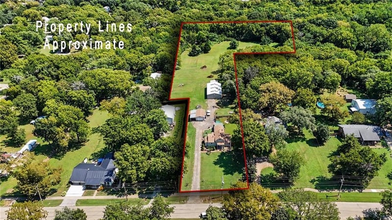 528 Whitfield St, Lecompton, KS 66050