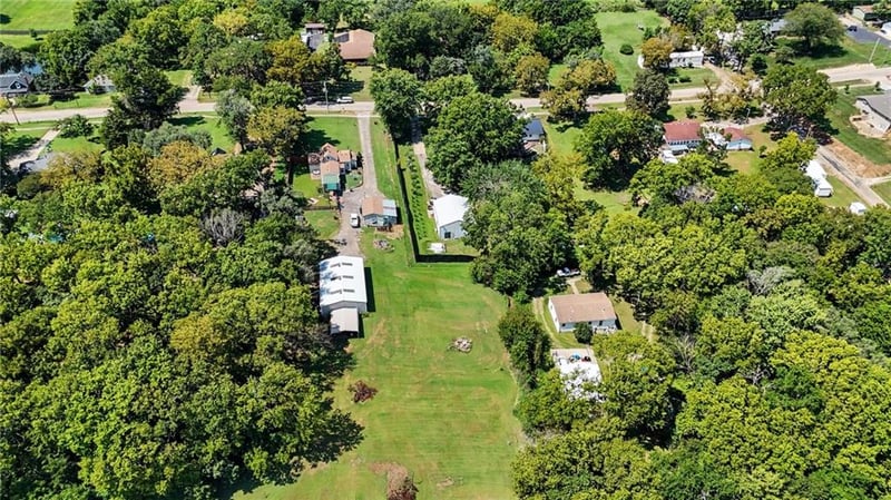528 Whitfield St, Lecompton, KS 66050