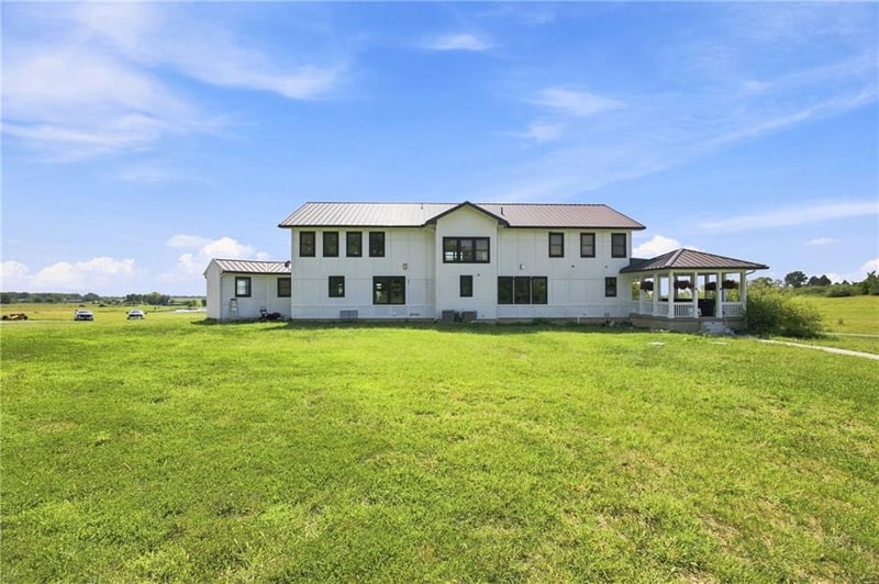 9987 W 351st St, Paola, KS 66071