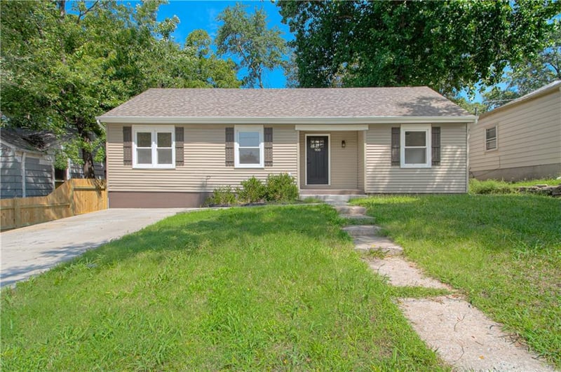 908 NE 44th St, Kansas City, MO 64116