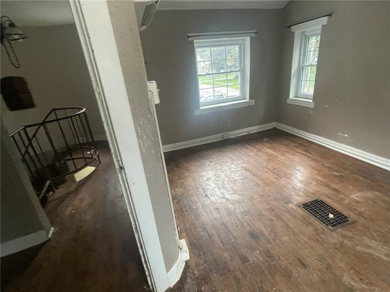 307 S Water St, Clinton, MO 64735