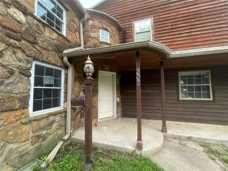 307 S Water St, Clinton, MO 64735