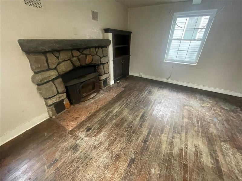 307 S Water St, Clinton, MO 64735