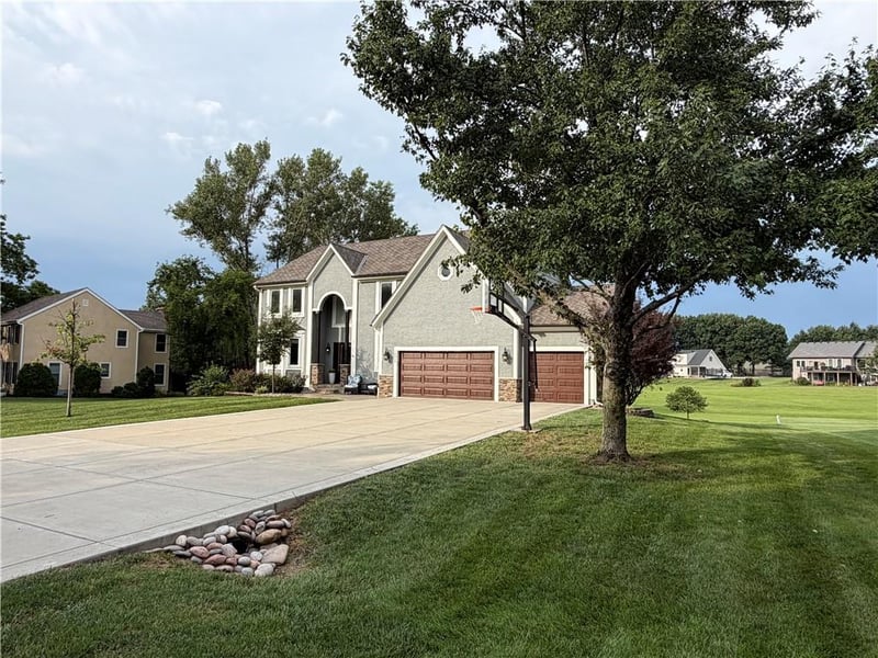 18814 S Greenway St, Olathe, KS 66062