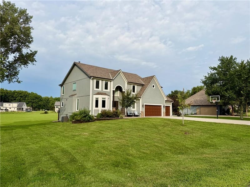 18814 S Greenway St, Olathe, KS 66062