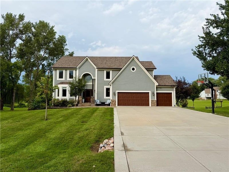 18814 S Greenway St, Olathe, KS 66062
