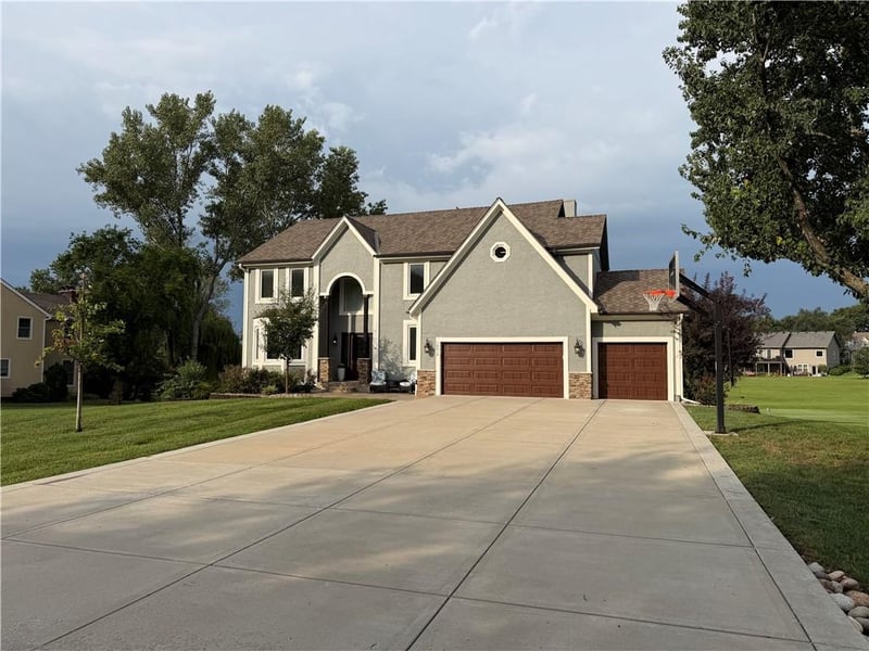 18814 S Greenway St, Olathe, KS 66062