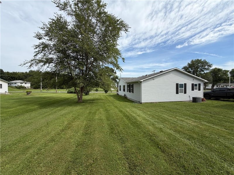 510 W Samuel St, Hamilton, MO 64644