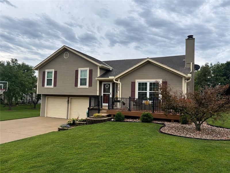 128 SW Tess Ct, Lee's Summit, MO 64081