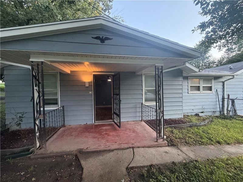 1516 E Highland St, St Joseph, MO 64505