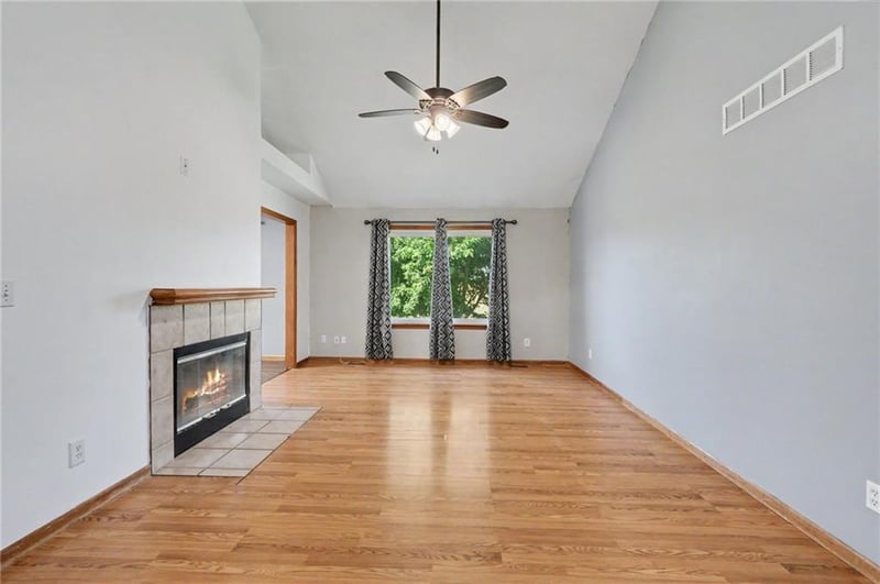 1003 Lisa Ct, Baldwin City, KS 66006
