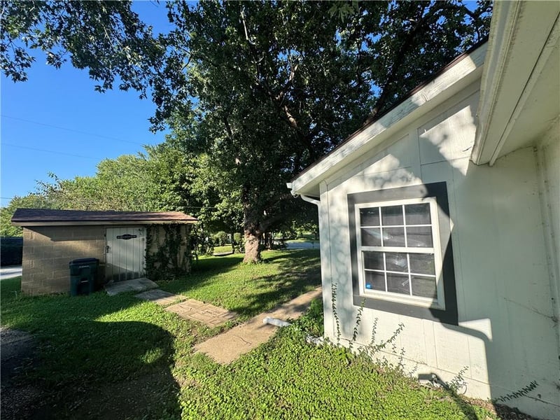 1404 Shawnee St, Leavenworth, KS 66048