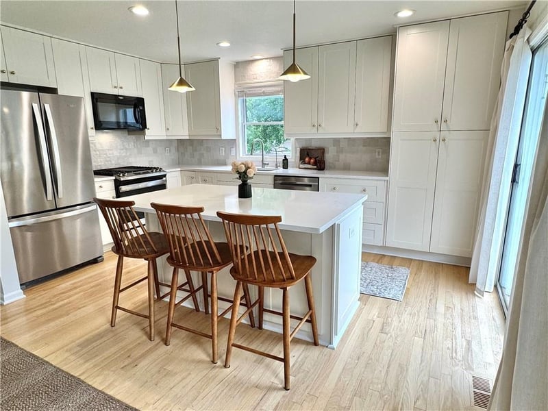 2529 SW 10th St, Lee's Summit, MO 64081