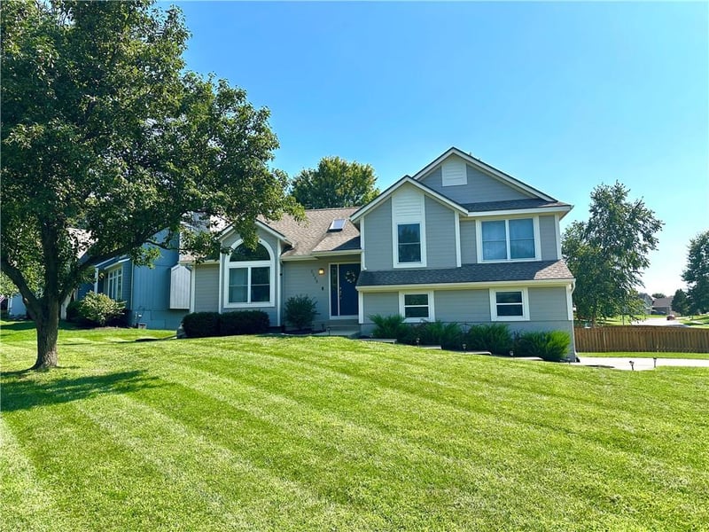 2529 SW 10th St, Lee's Summit, MO 64081