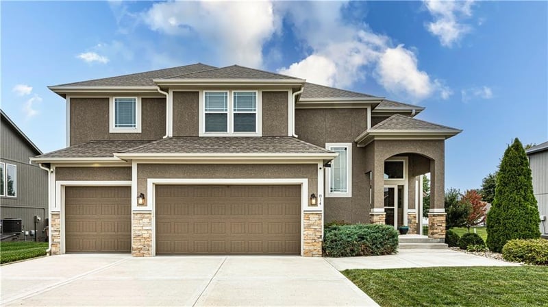 814 S Sunset Ln, Raymore, MO 64083