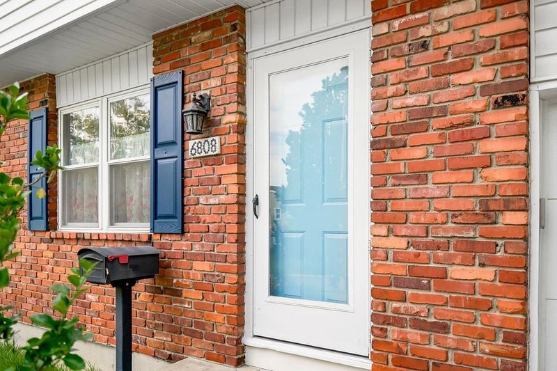 6808 N Askew Ave, Gladstone, MO 64119