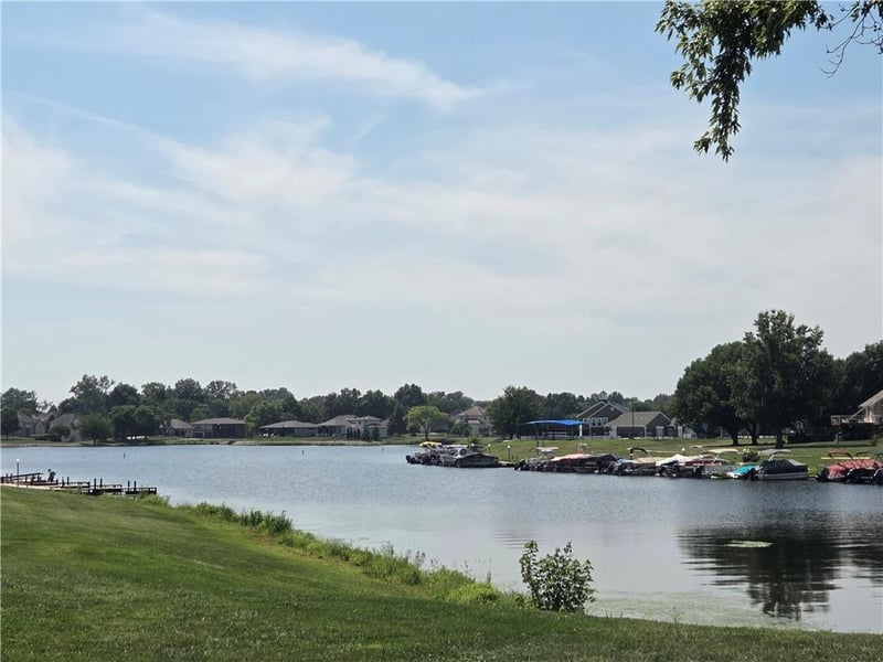4051 SW Clipper Ln, Lee's Summit, MO 64082