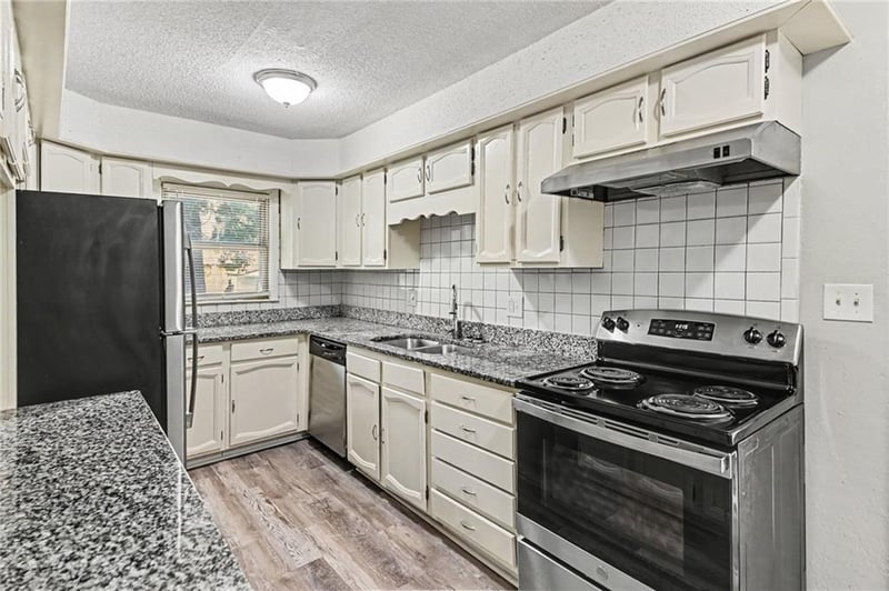 13008 E 38th St, Independence, MO 64055