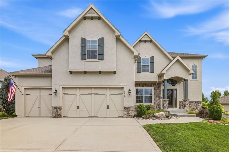 10030 Warwick St, Lenexa, KS 66220