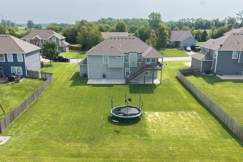 6996 141st St, Basehor, KS 66007