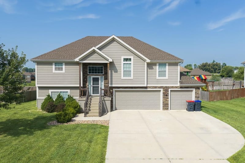 6996 141st St, Basehor, KS 66007