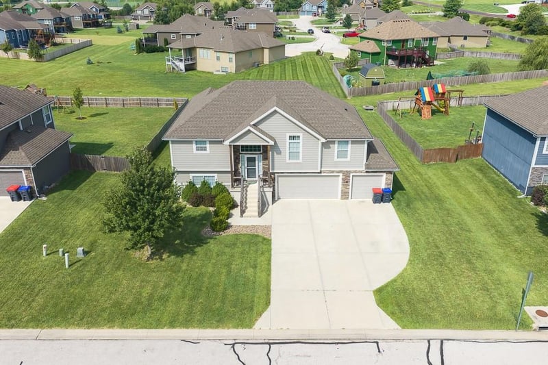 6996 141st St, Basehor, KS 66007