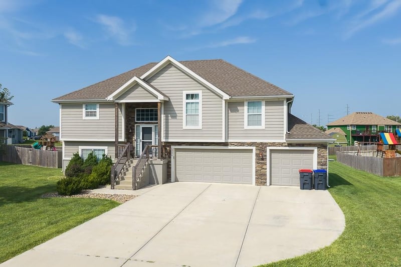 6996 141st St, Basehor, KS 66007