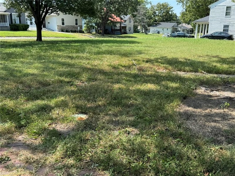 210 S Silver St, Paola, KS 66071