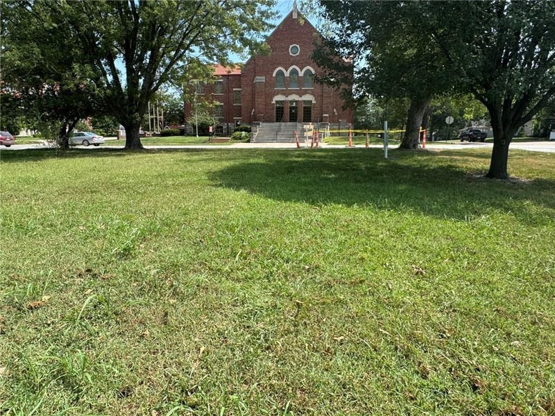 210 S Silver St, Paola, KS 66071