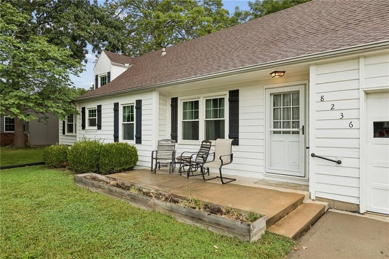 8236 Santa Fe Dr, Overland Park, KS 66204