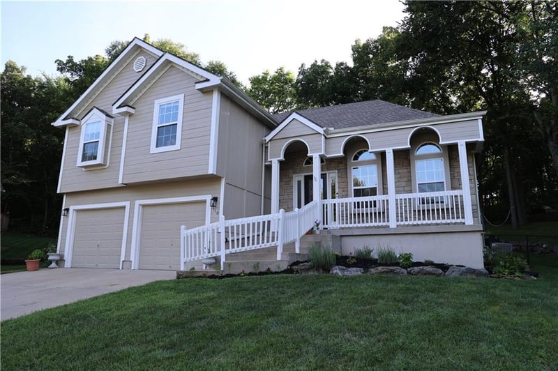 510 SW Foot Hill Dr, Grain Valley, MO 64029